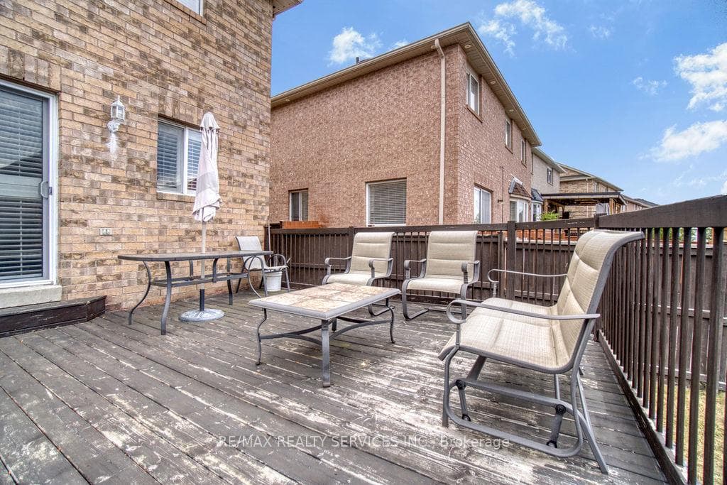 149 Brisdale Drive photo 35