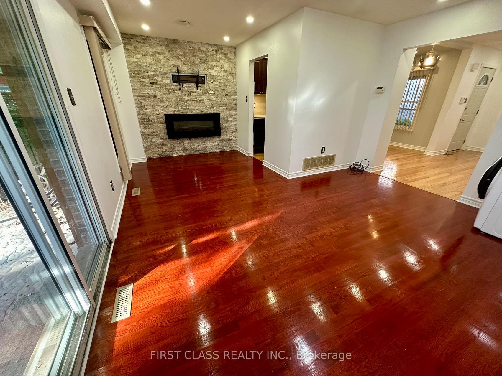 5569 Montevideo Road Unit Upper photo 8