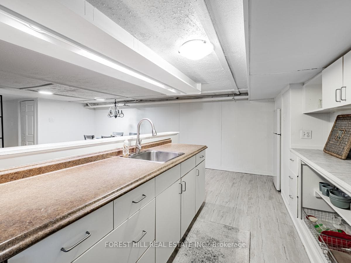 29 Scarboro Beach Boulevard Unit Lower photo 12