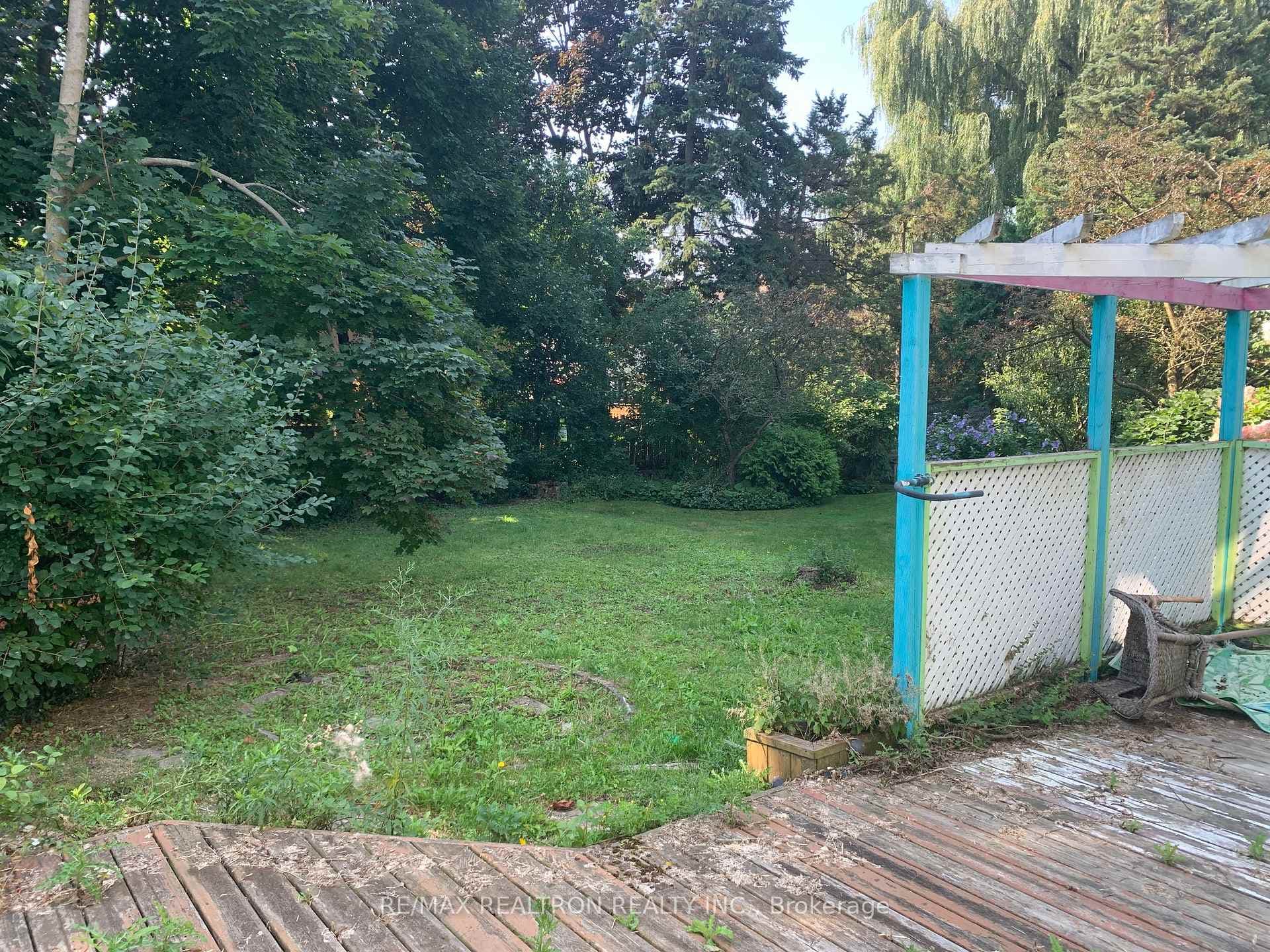222 Richmond Street photo 3