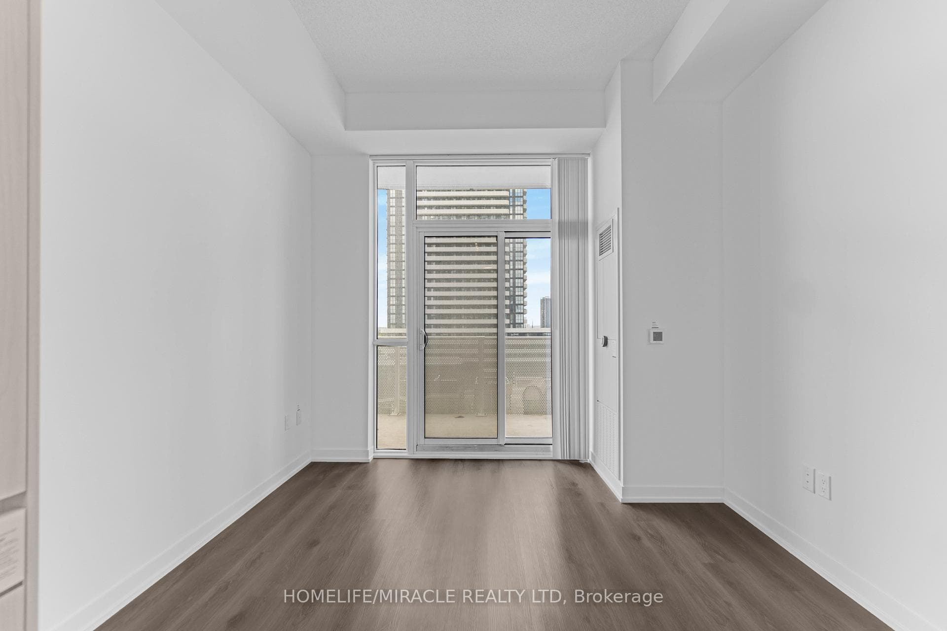 28 Interchange Way Unit 702 photo 12