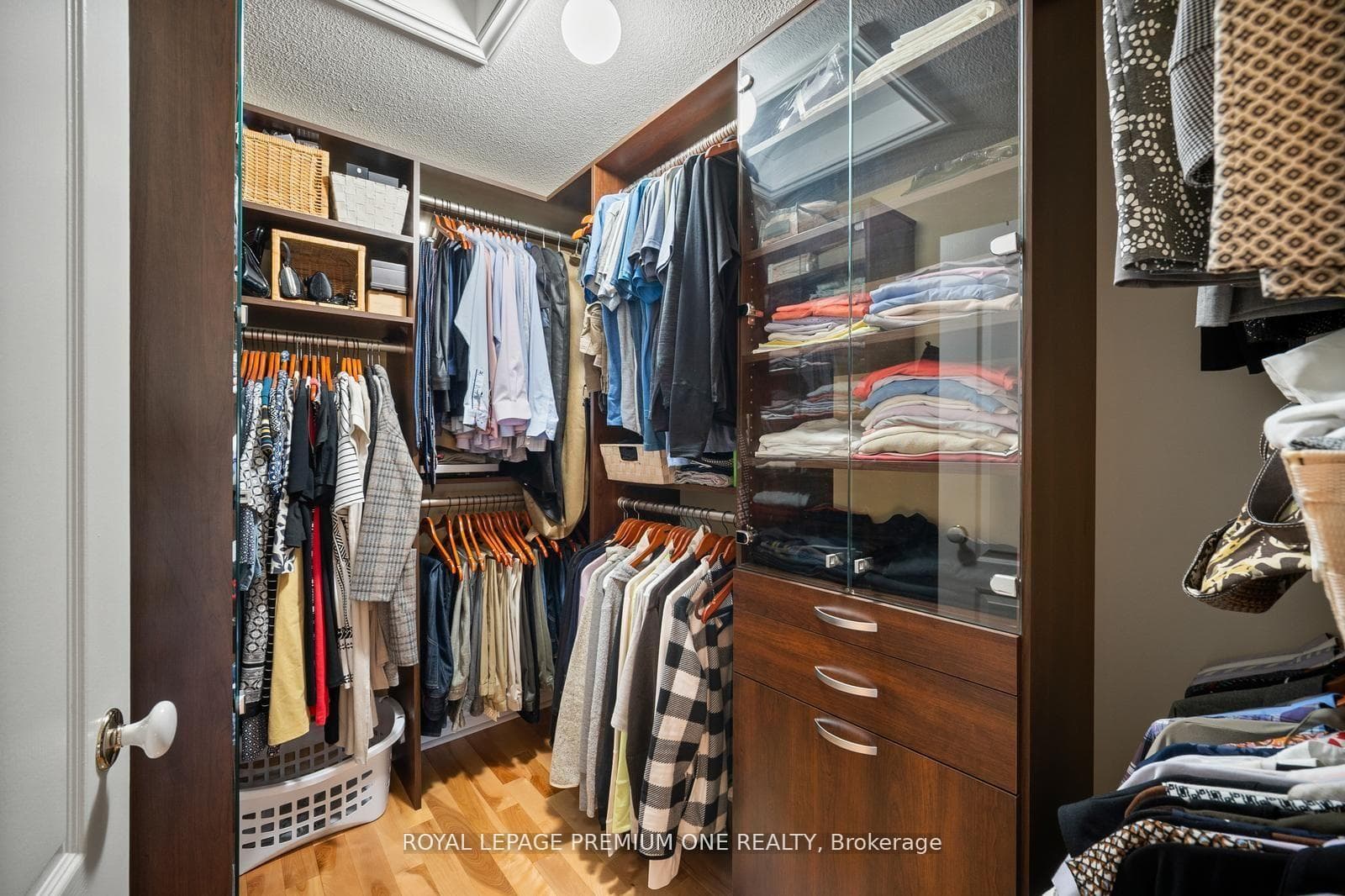 536 Village Parkway photo 25