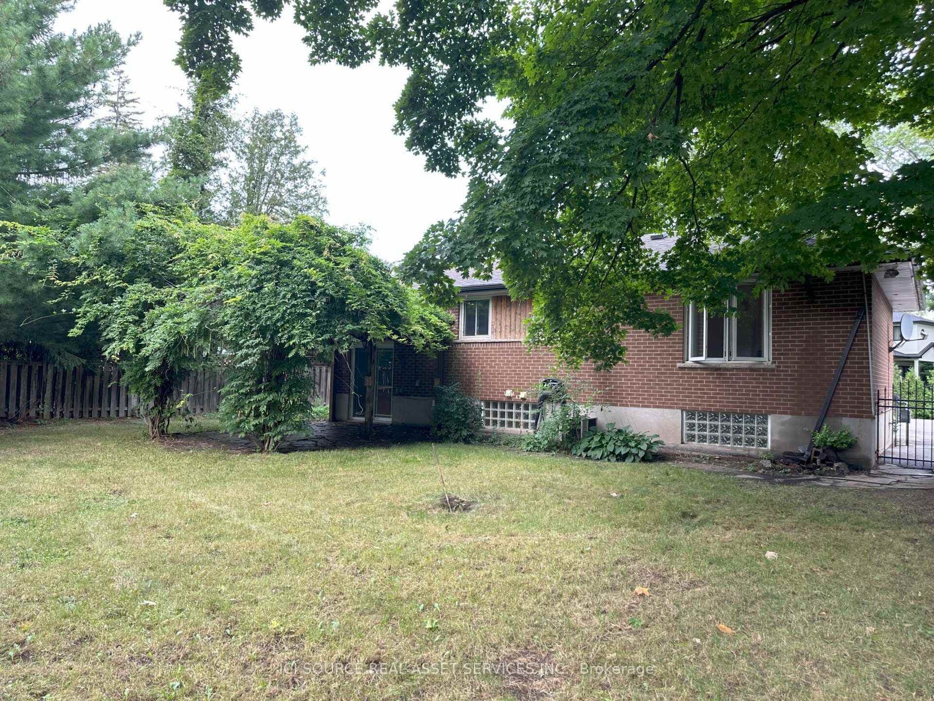 570 Wingrove Crescent photo 2