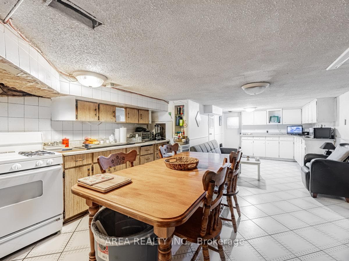 231 Beatrice Street photo 18