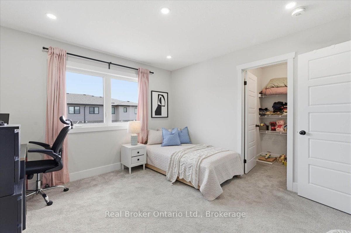 92 Moon Crescent photo 27