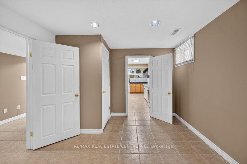 59 Colin Crescent Unit Lower Unit photo 9