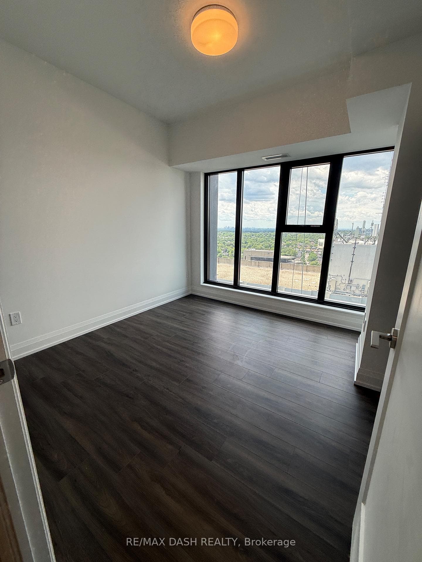 20 Soudan Avenue Unit 2408 photo 12