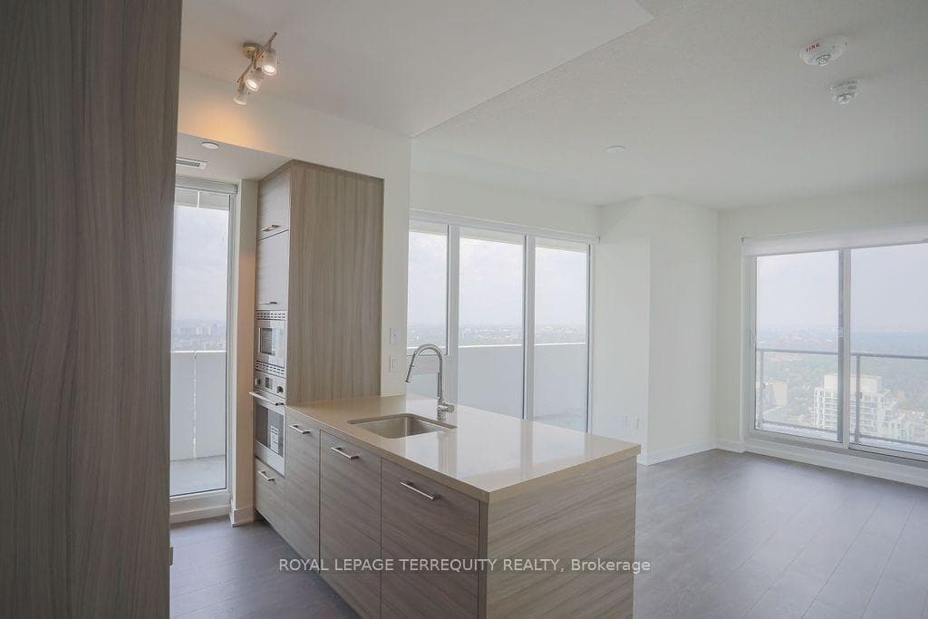 2221 Yonge Street Unit 4609 photo 5