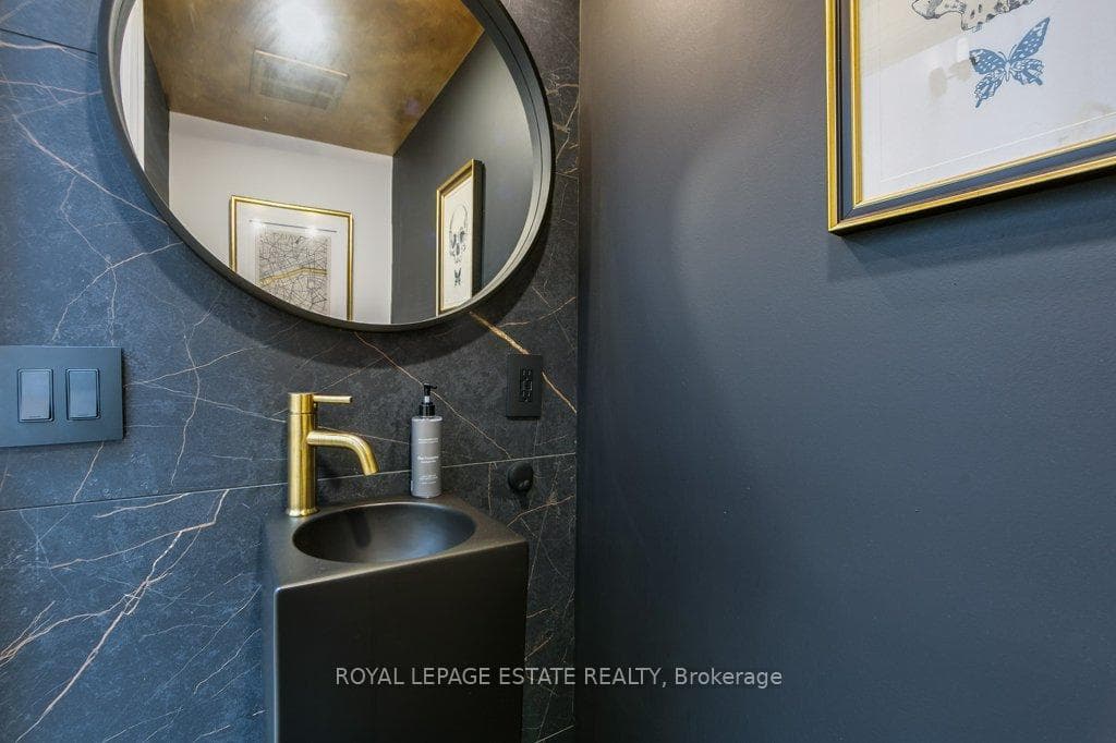25 Herbert Avenue photo 18
