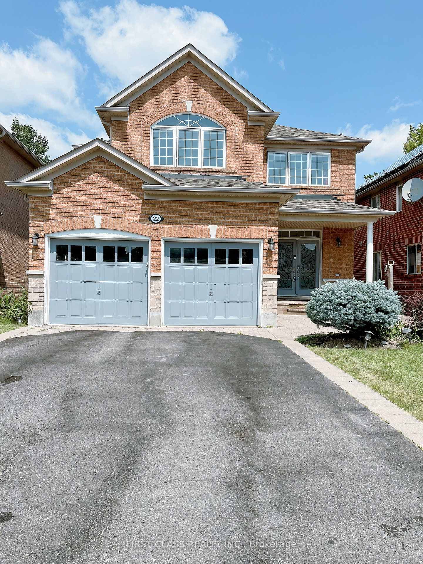22 Delphinium Avenue Unit Upper photo 1