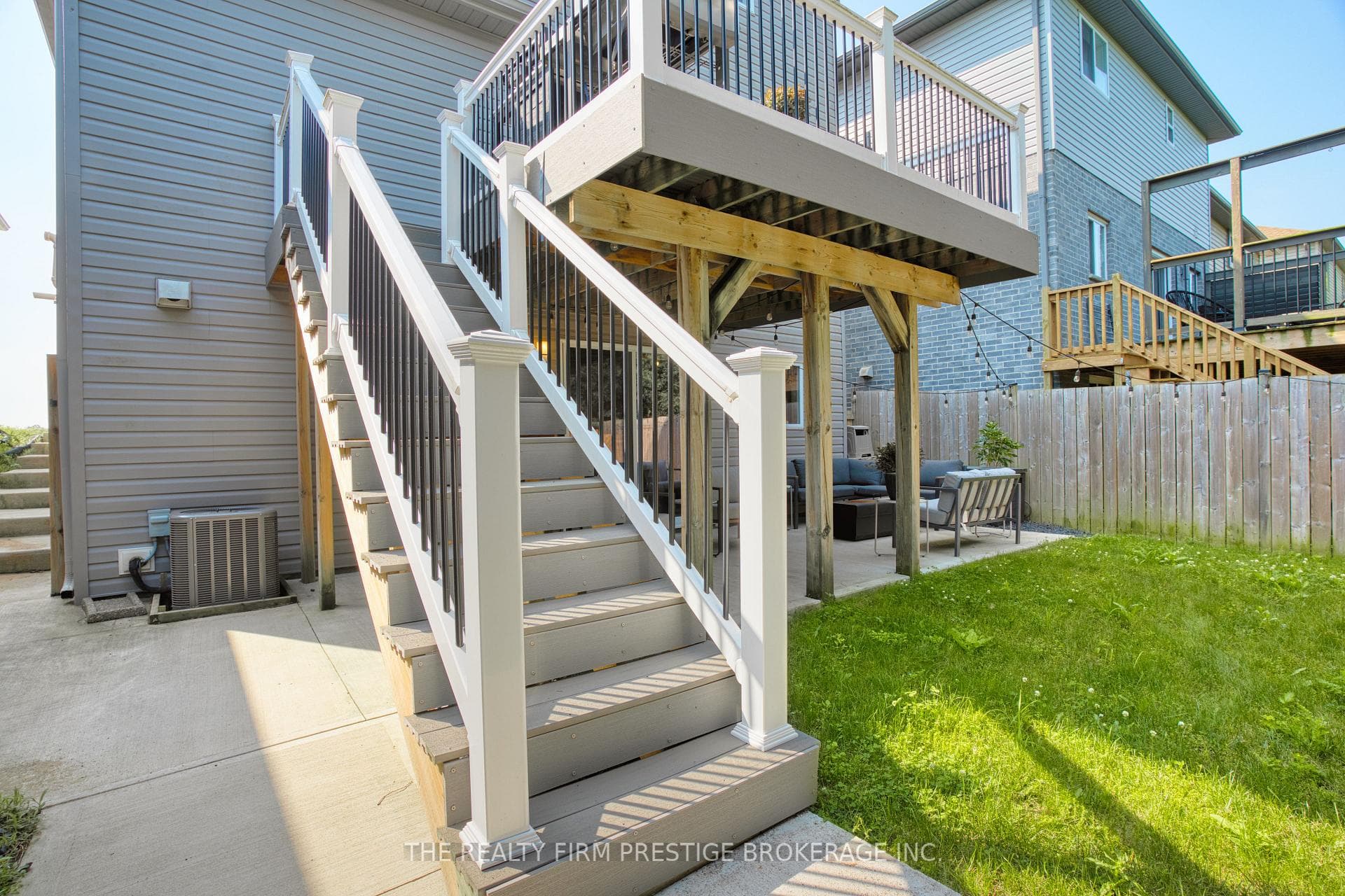 27 WILLIS Avenue photo 33