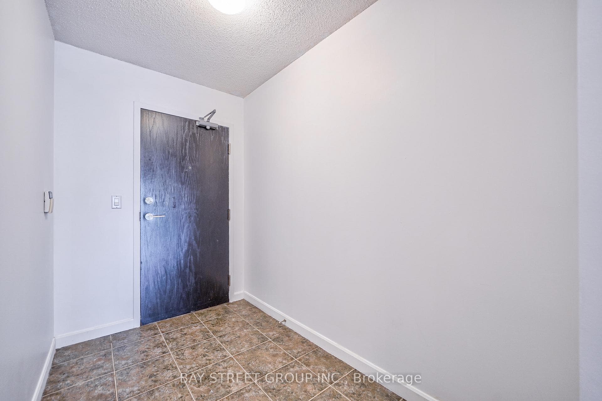 8 Park Road Unit 2016 photo 5