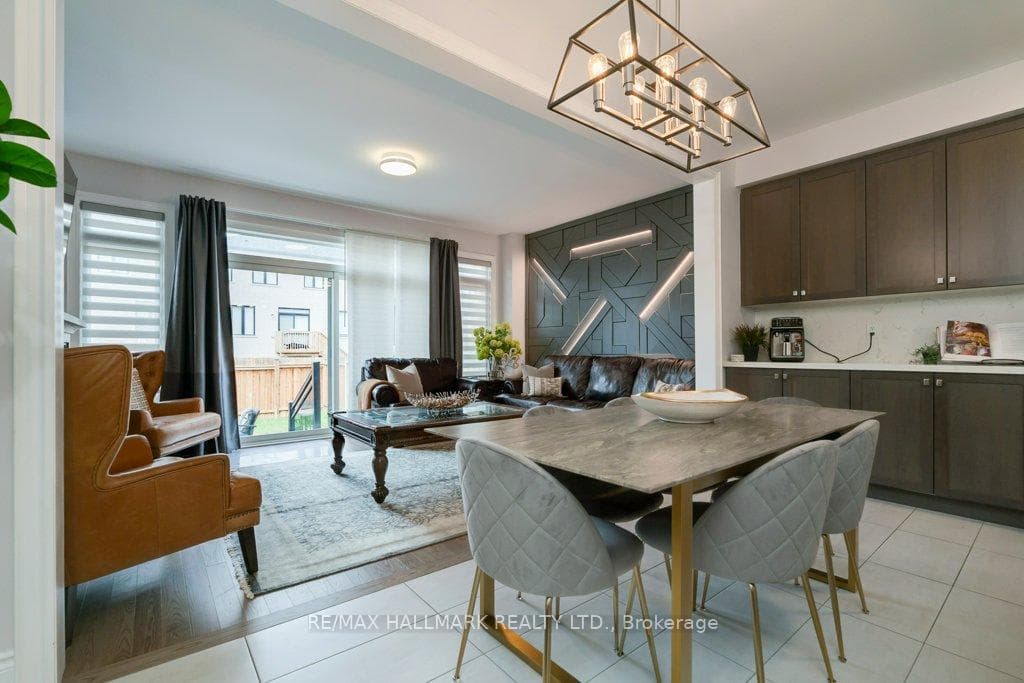 245 Cranbrook Crescent photo 4