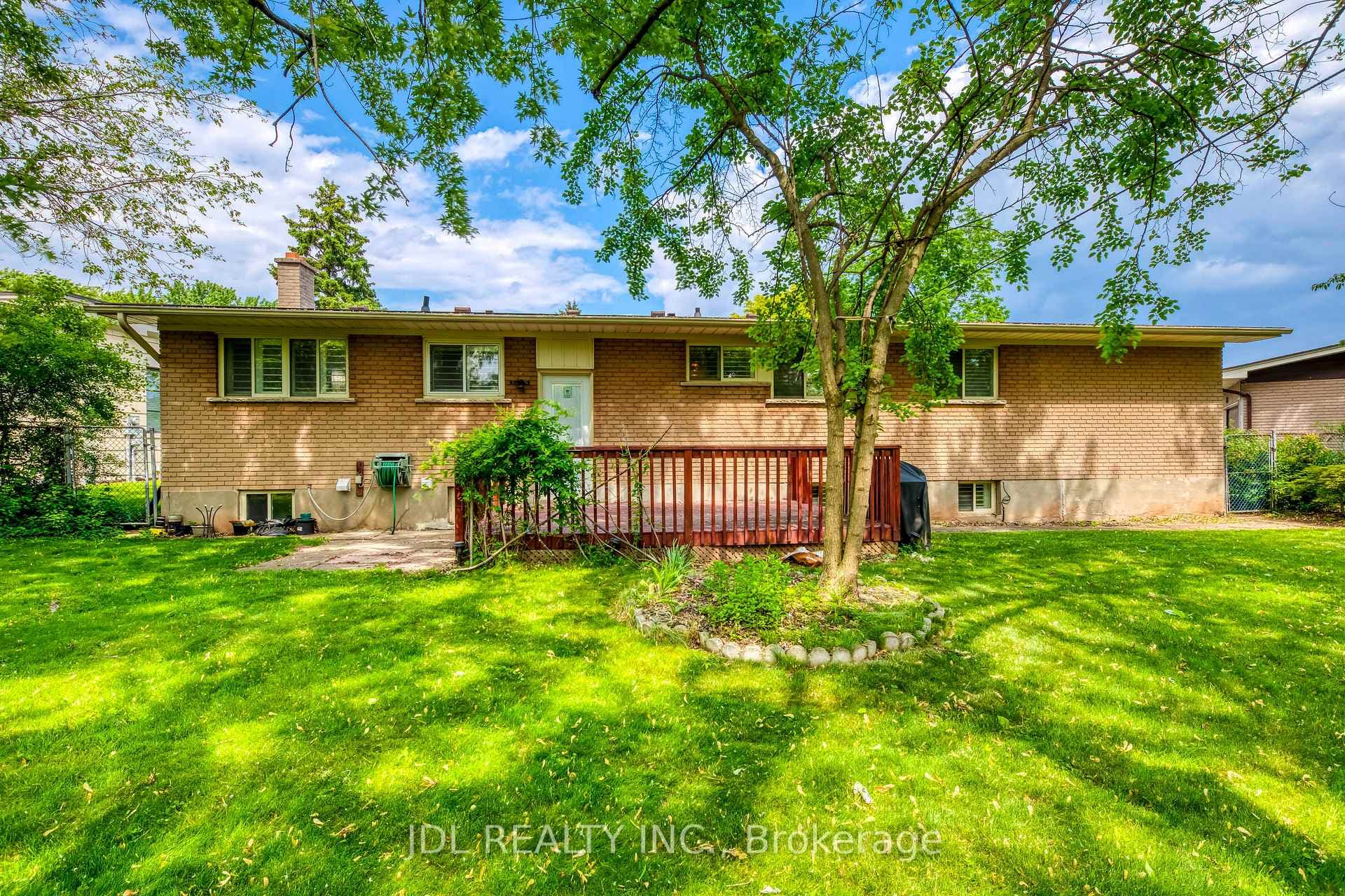 1266 Lambeth Road photo 45