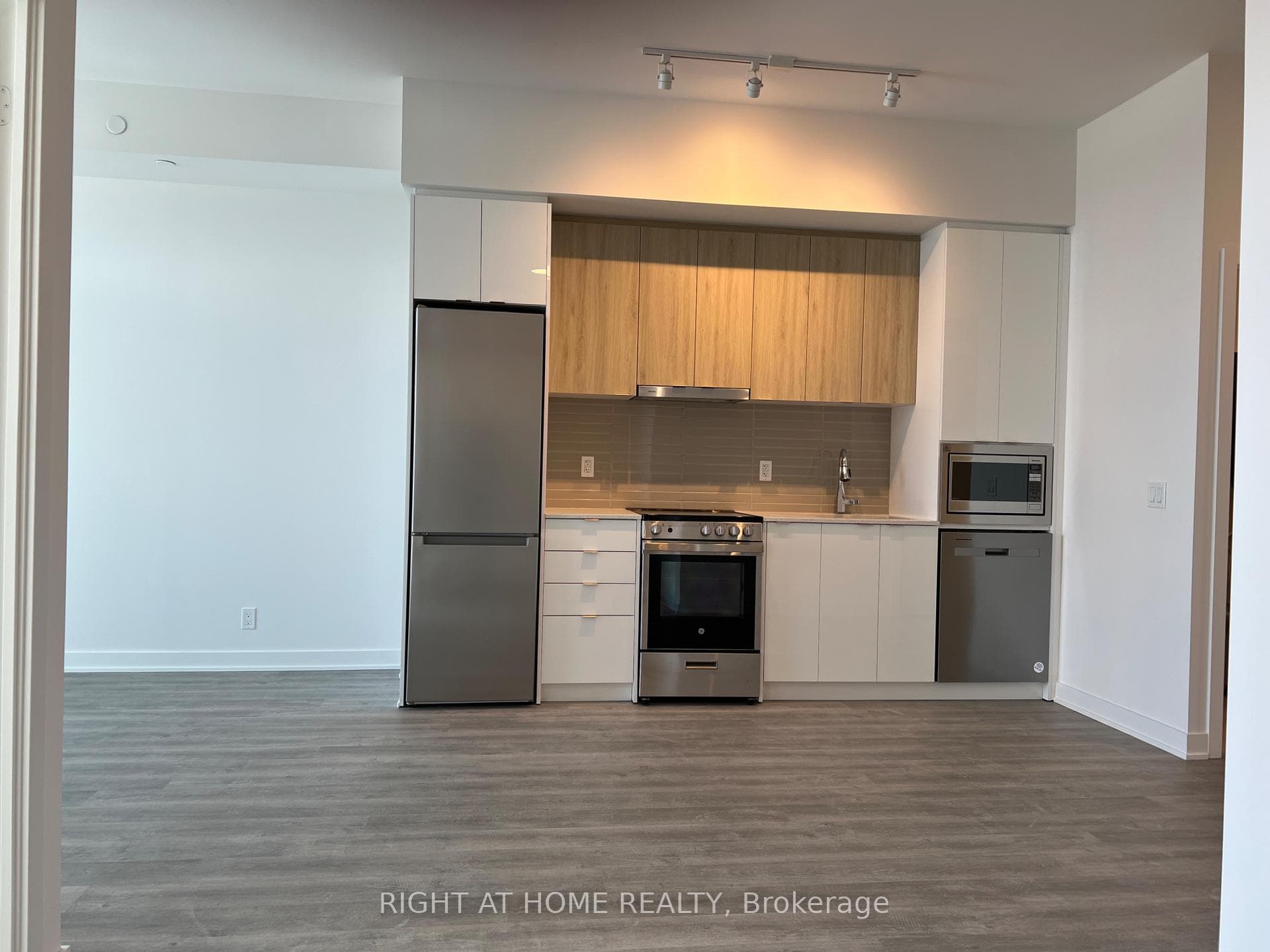 30 Upper Mall Way Unit A2511 photo 7