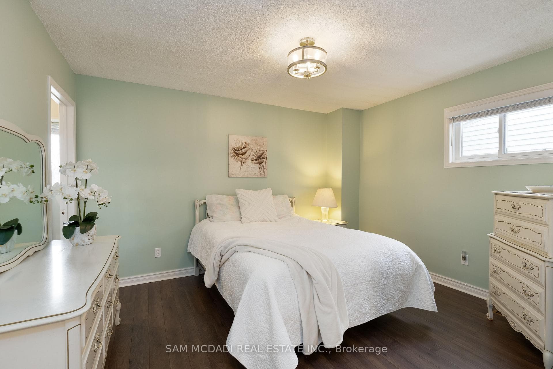 621 Galloway Crescent photo 22