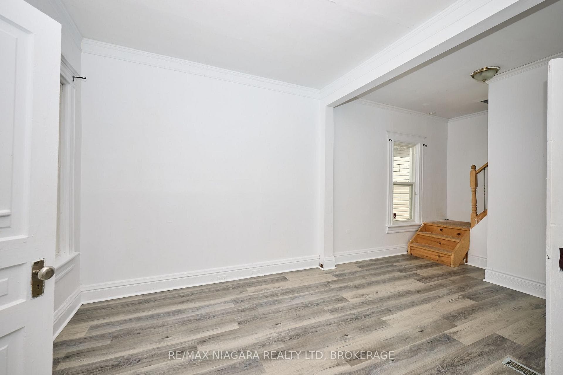 105A Welland Avenue photo 15