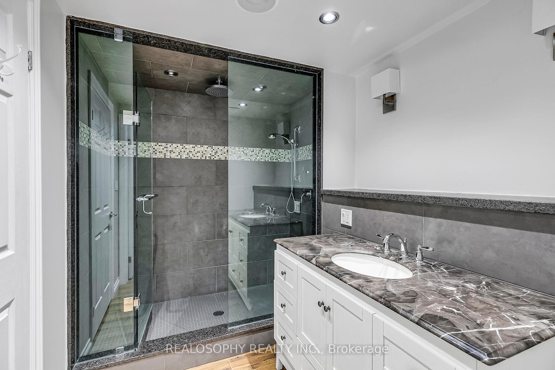 284 Bilbrough Street photo 28