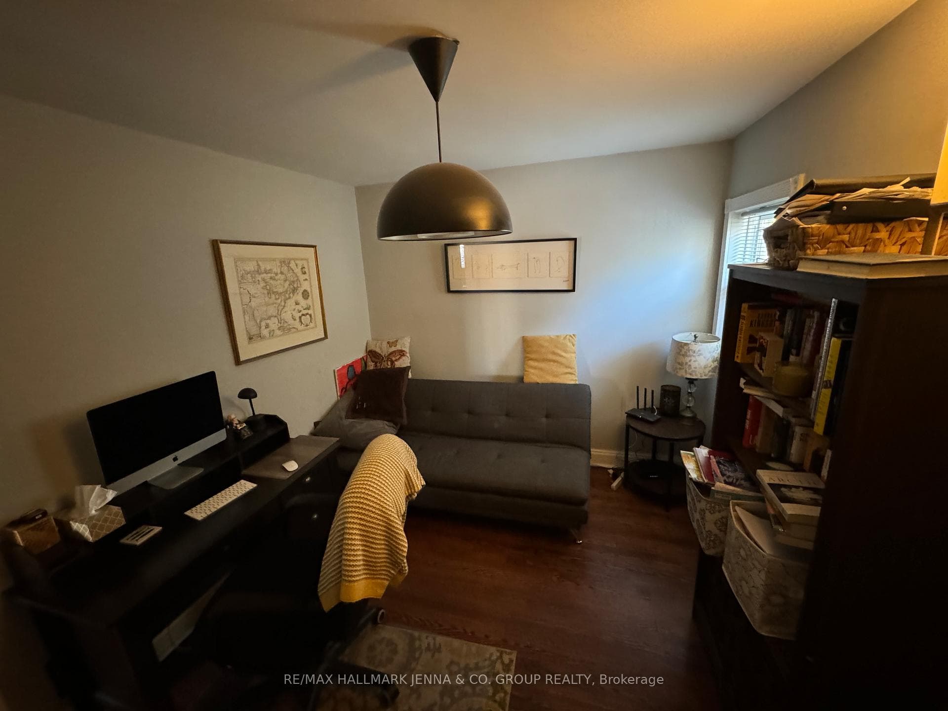 524 Neighbourhood Way photo 7