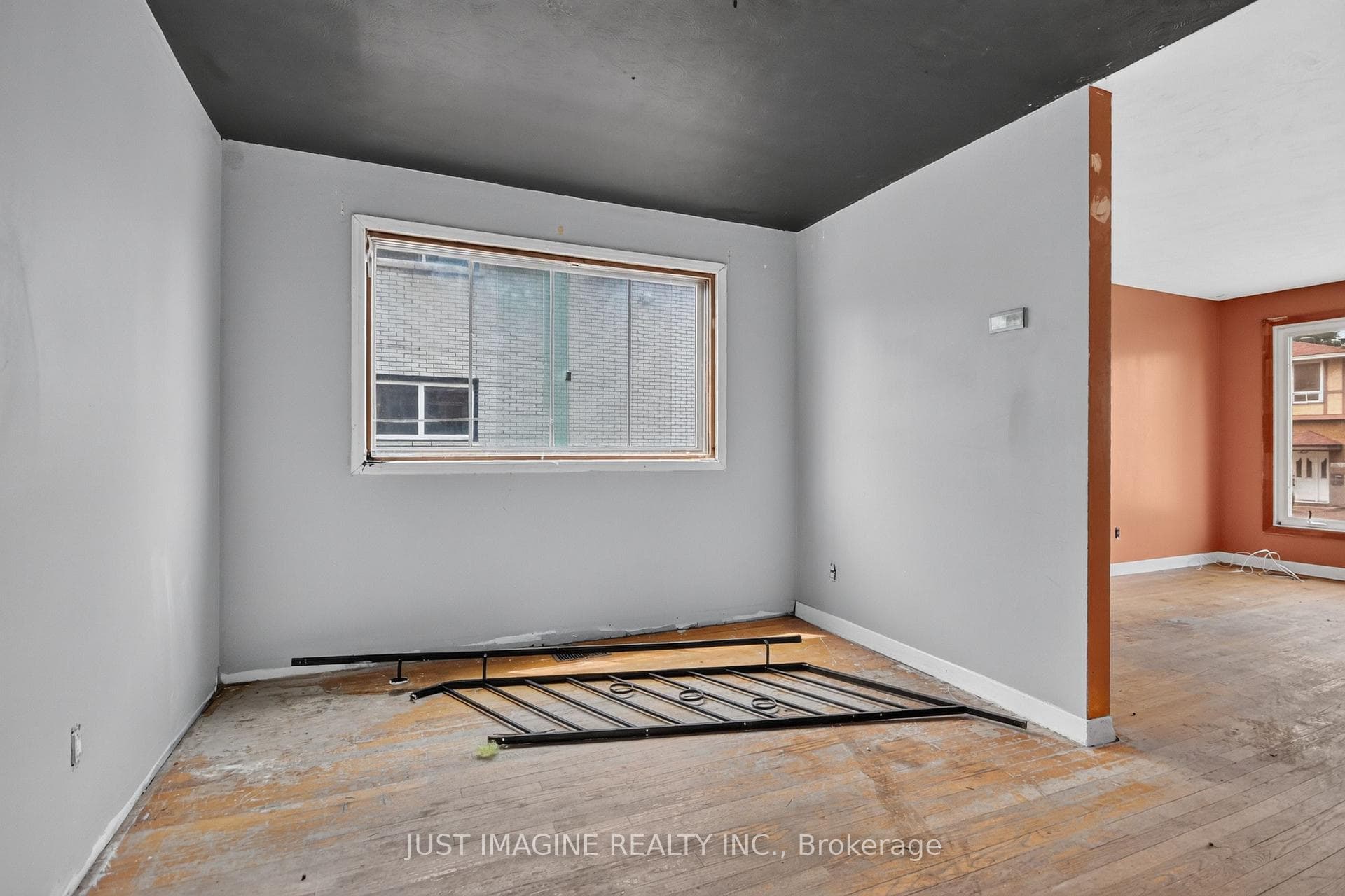 2654 Conn Street photo 8