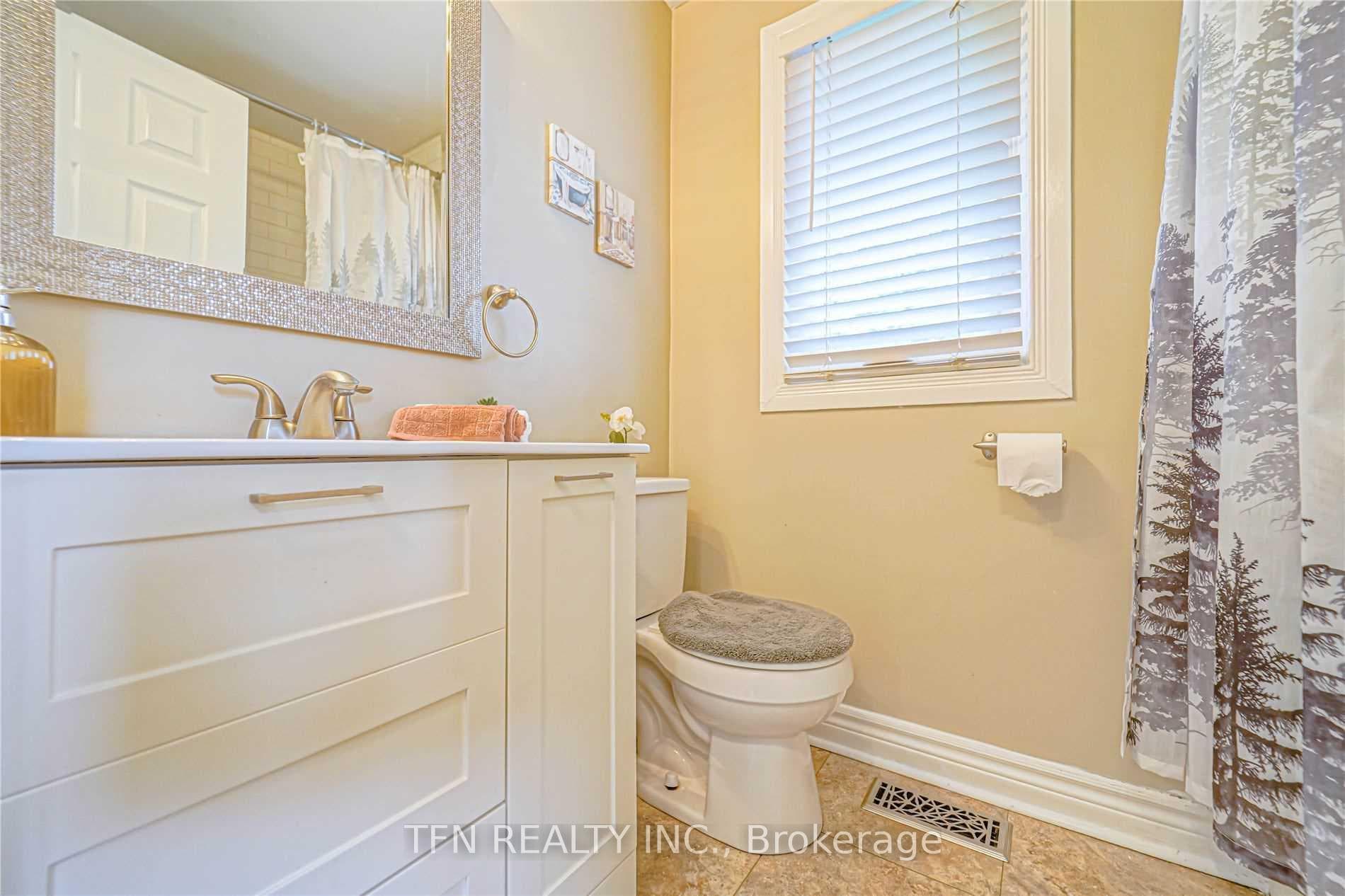 490 Elgin Street photo 16