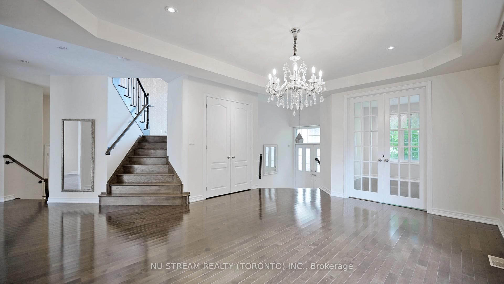 73 Serano Crescent photo 4
