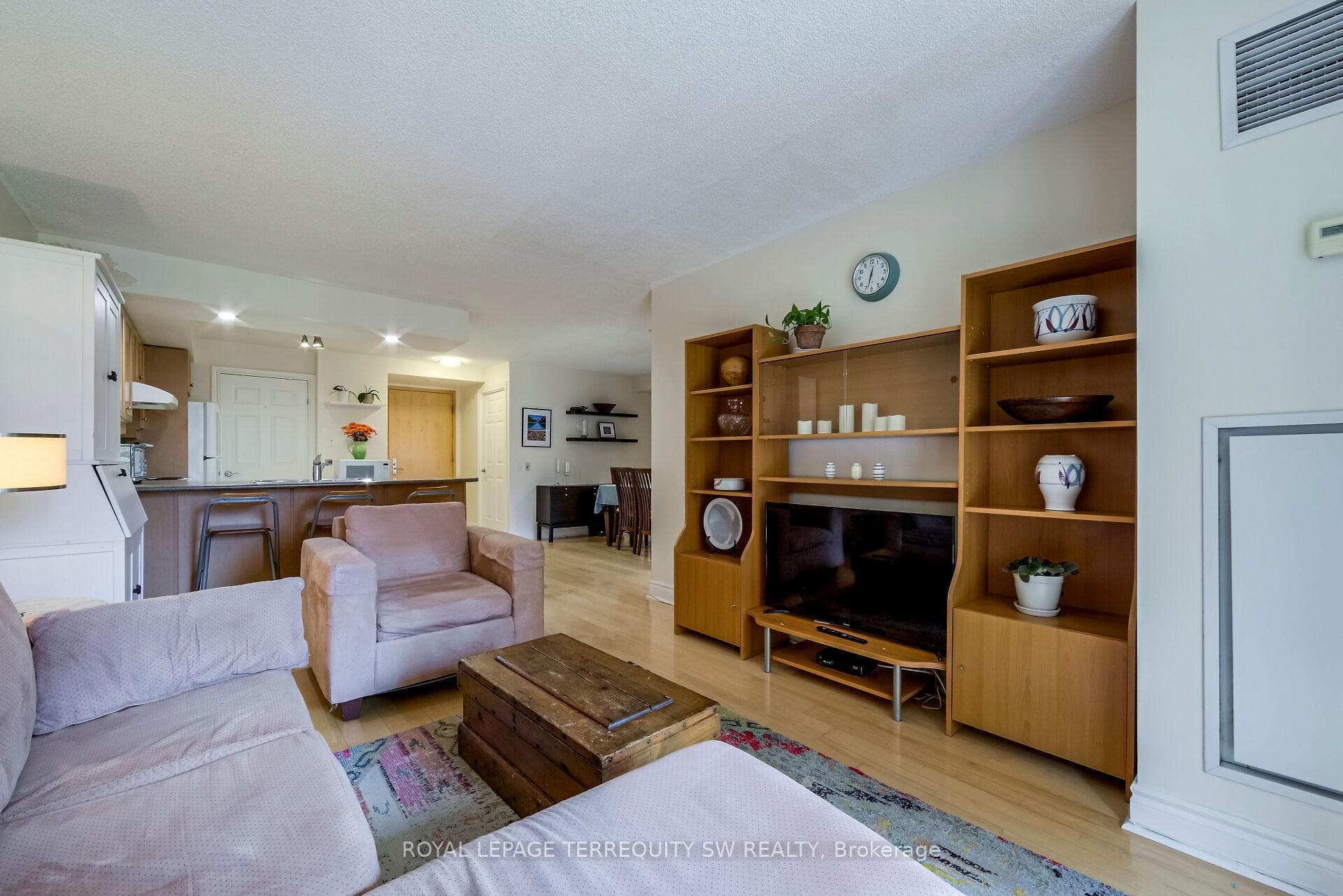 123 Eglinton Avenue Unit 206 photo 14
