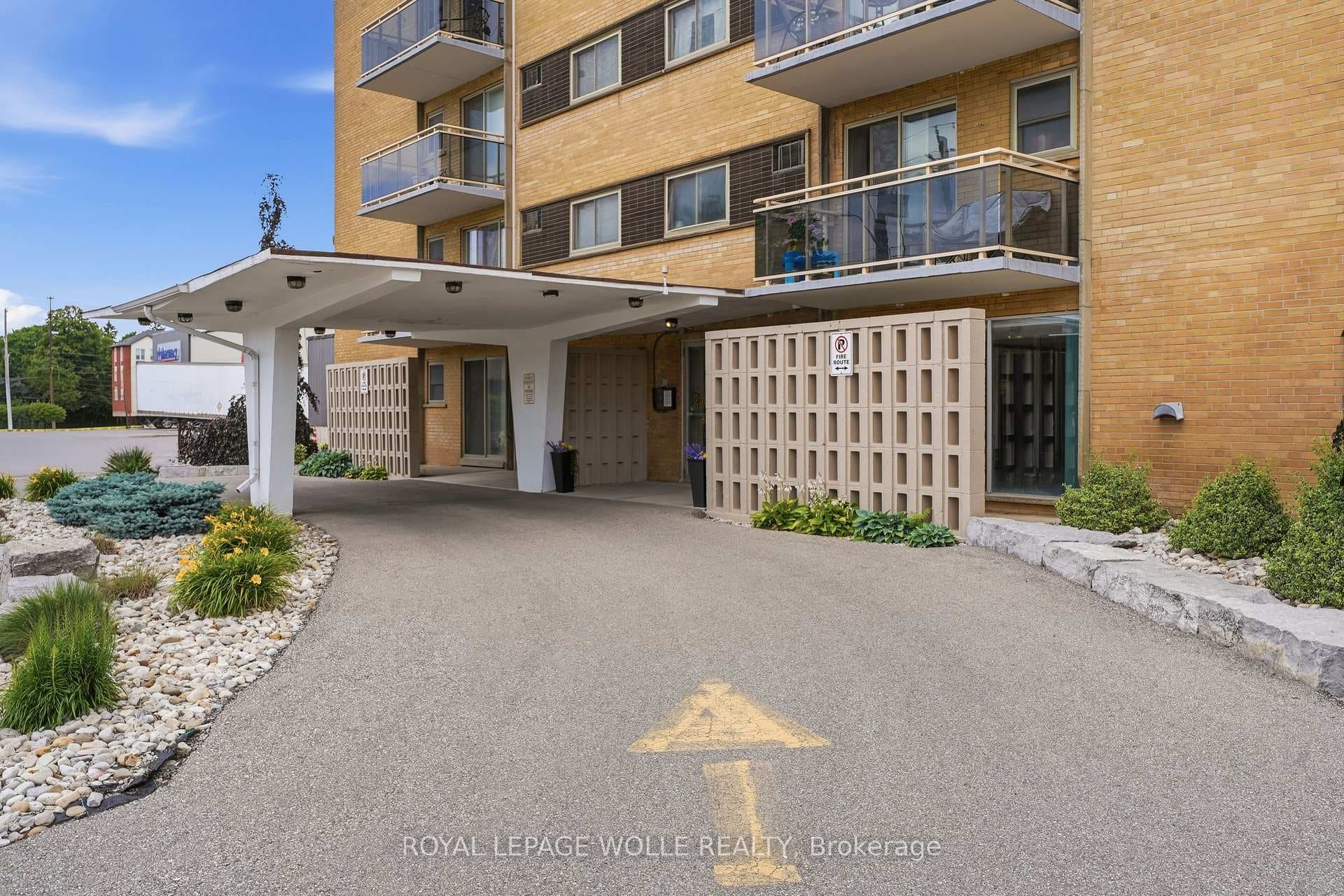 87 St George Street Unit 403 photo 24