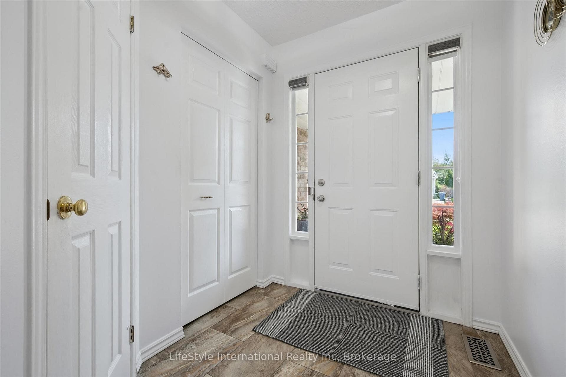 54 Chesterton Lane photo 6
