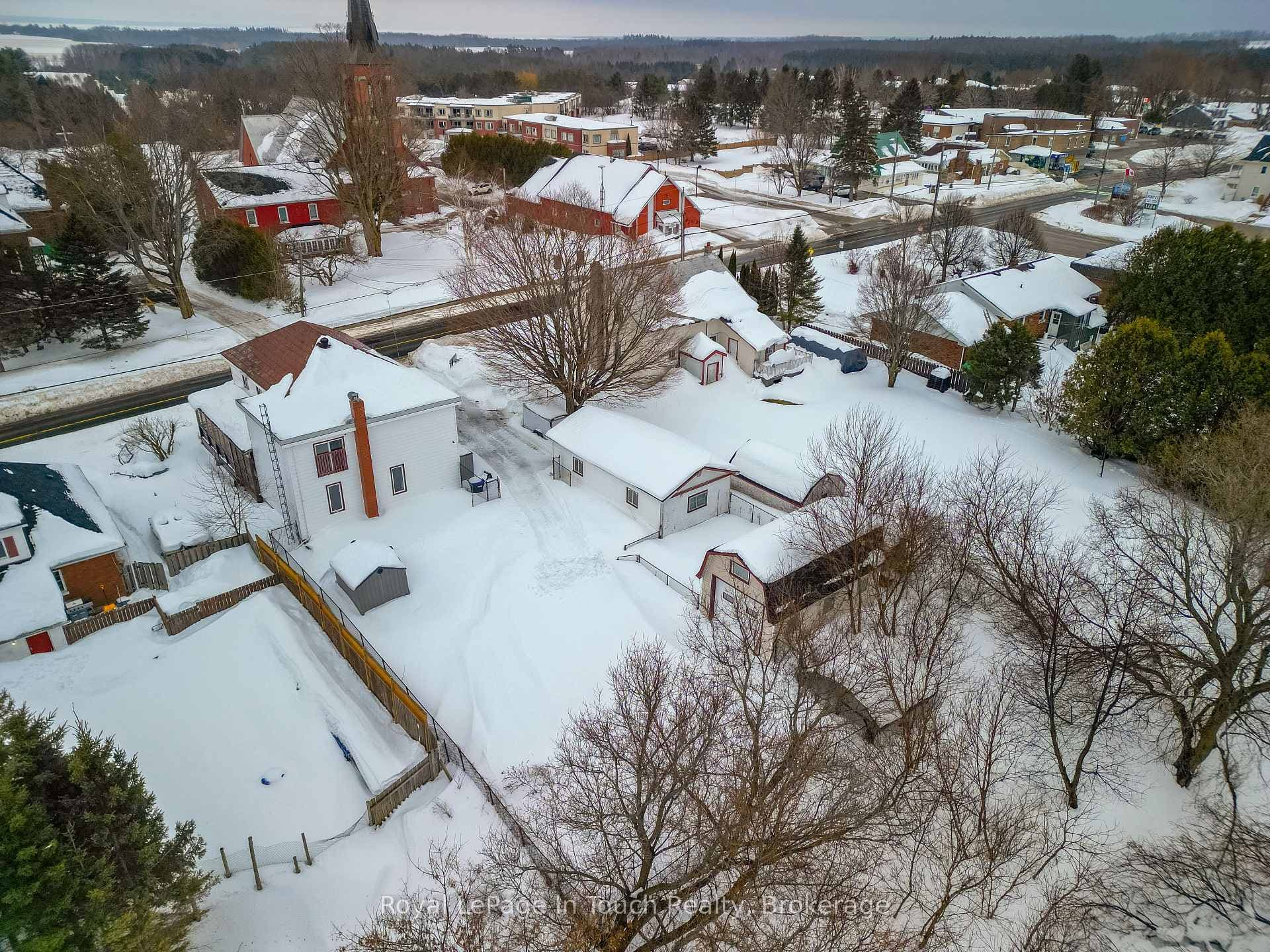 326 Lafontaine Road photo 3