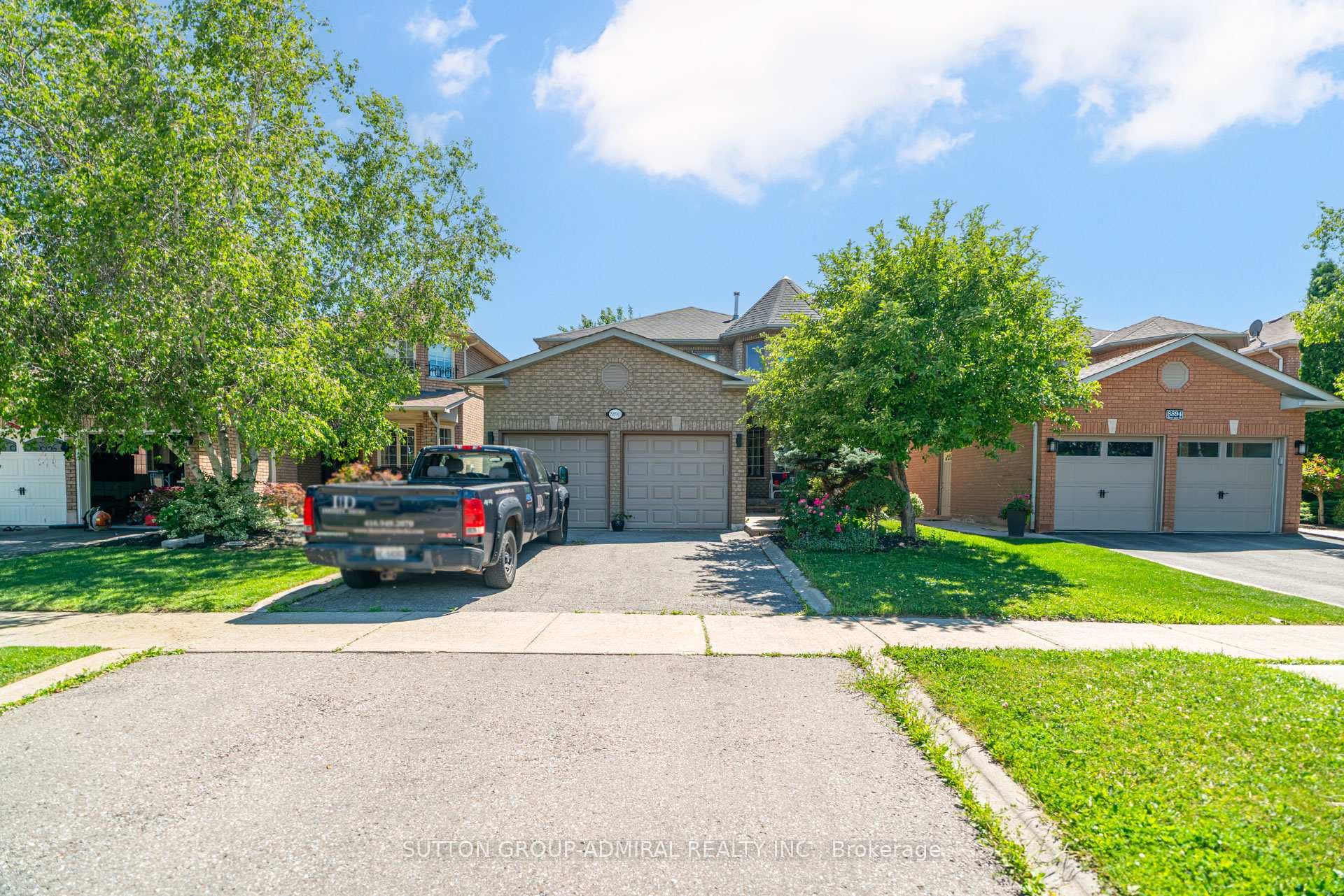 8890 Martin Grove Road photo 1