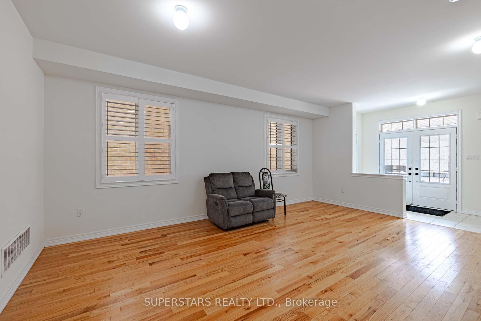 152 Markview Road photo 5
