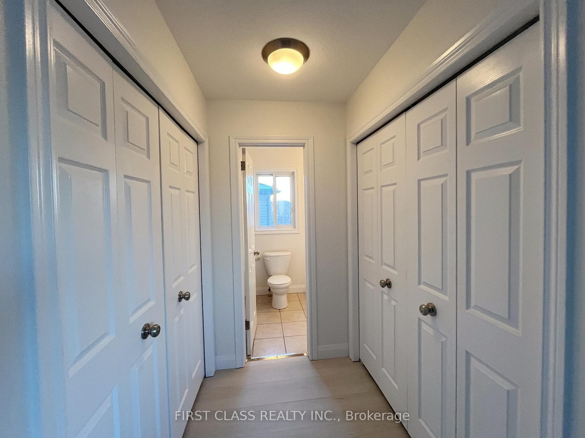 382 TEALBY Crescent photo 14