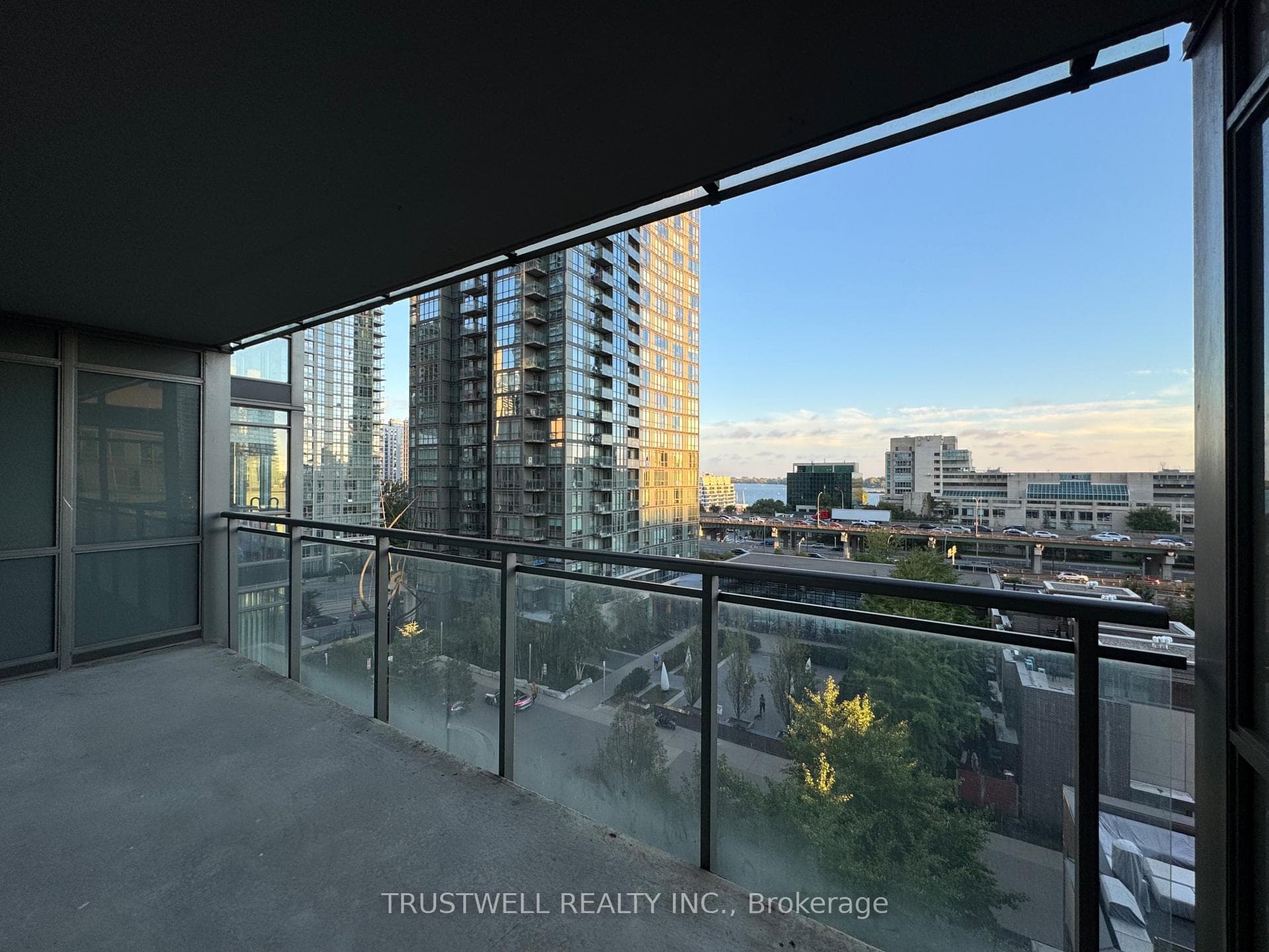 15 Fort York Boulevard Unit 811 photo 3