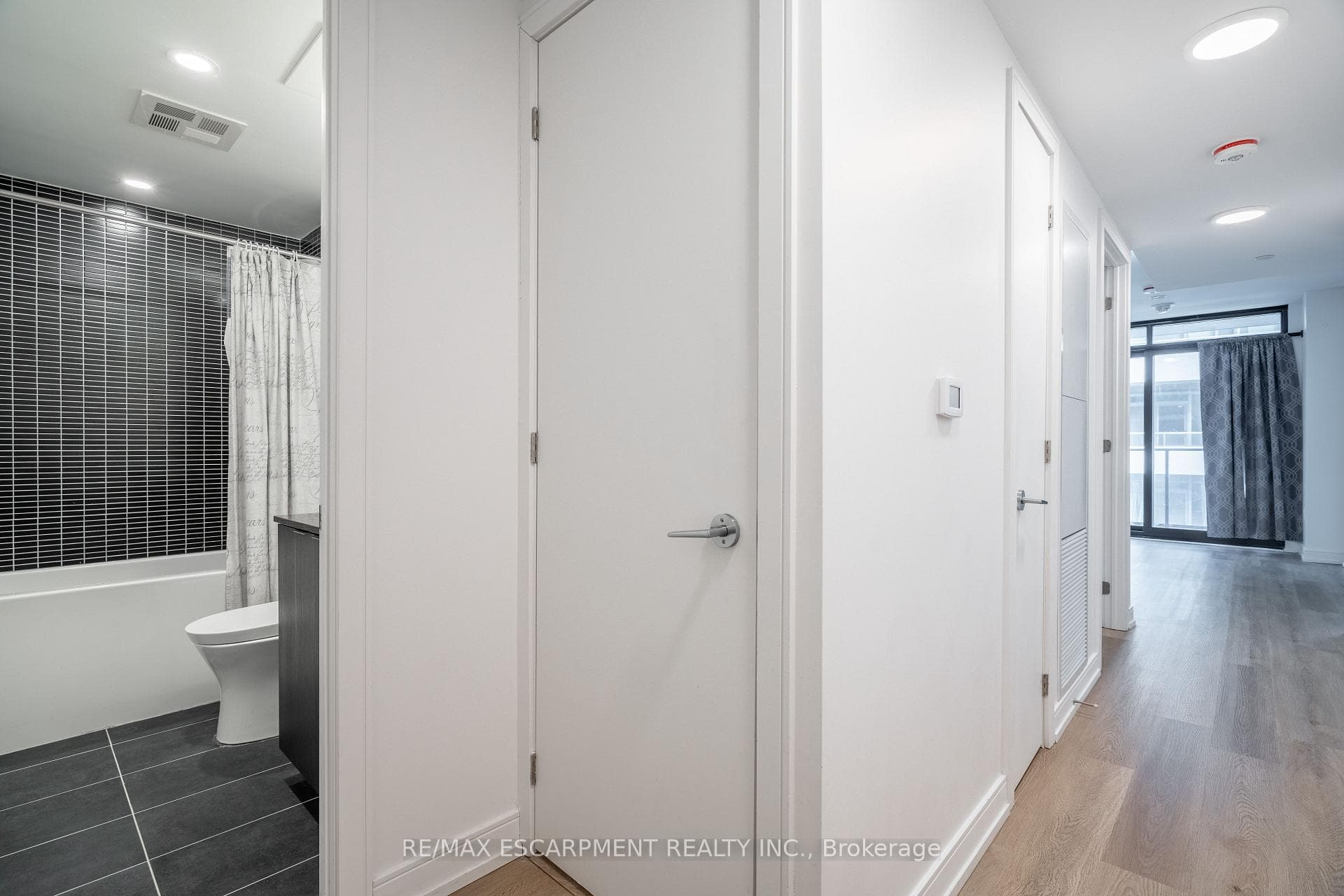 1 JARVIS Street Unit 1219 photo 2