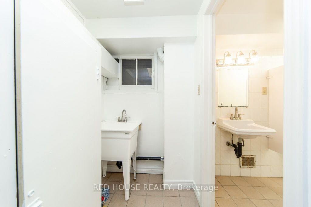 658 Vaughan Road photo 34