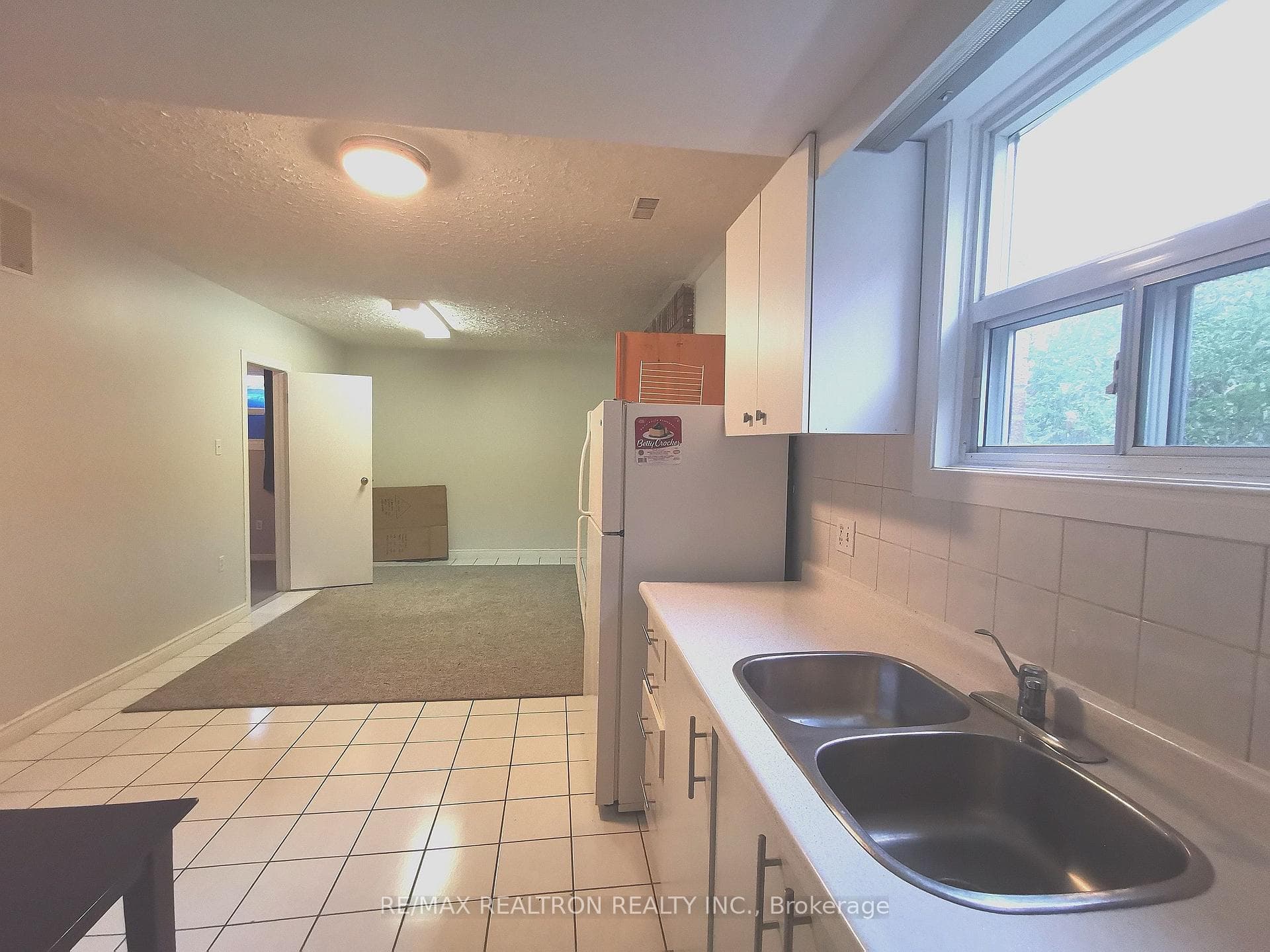 928 Knollwood Court Unit Lower level photo 4