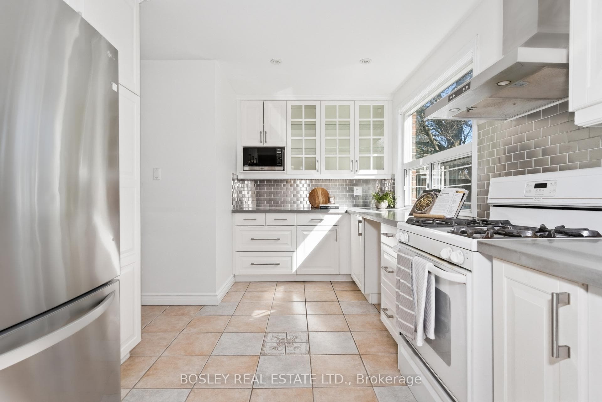 21 Bridlewood Boulevard photo 12