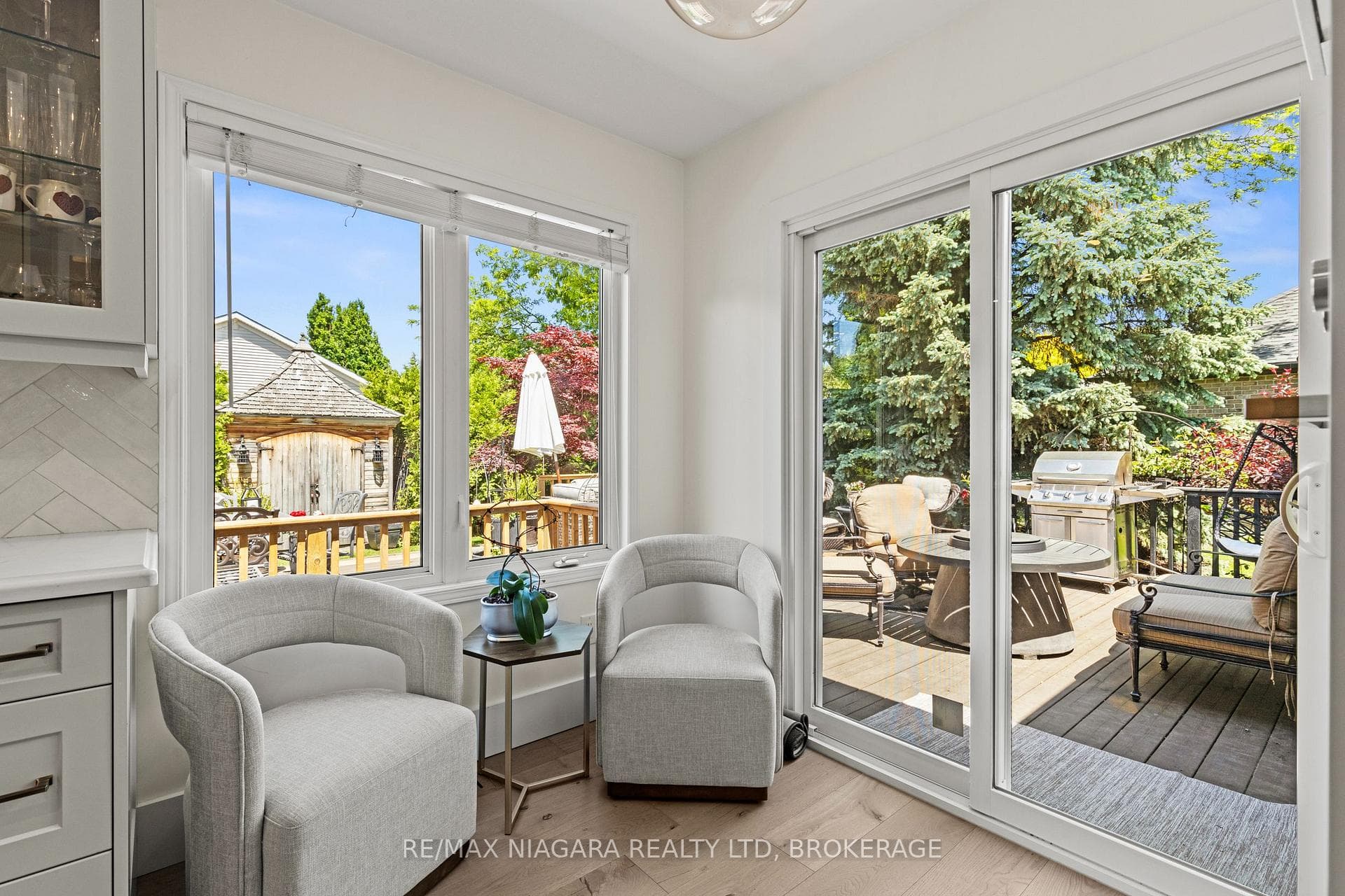 611 Victoria Street photo 26