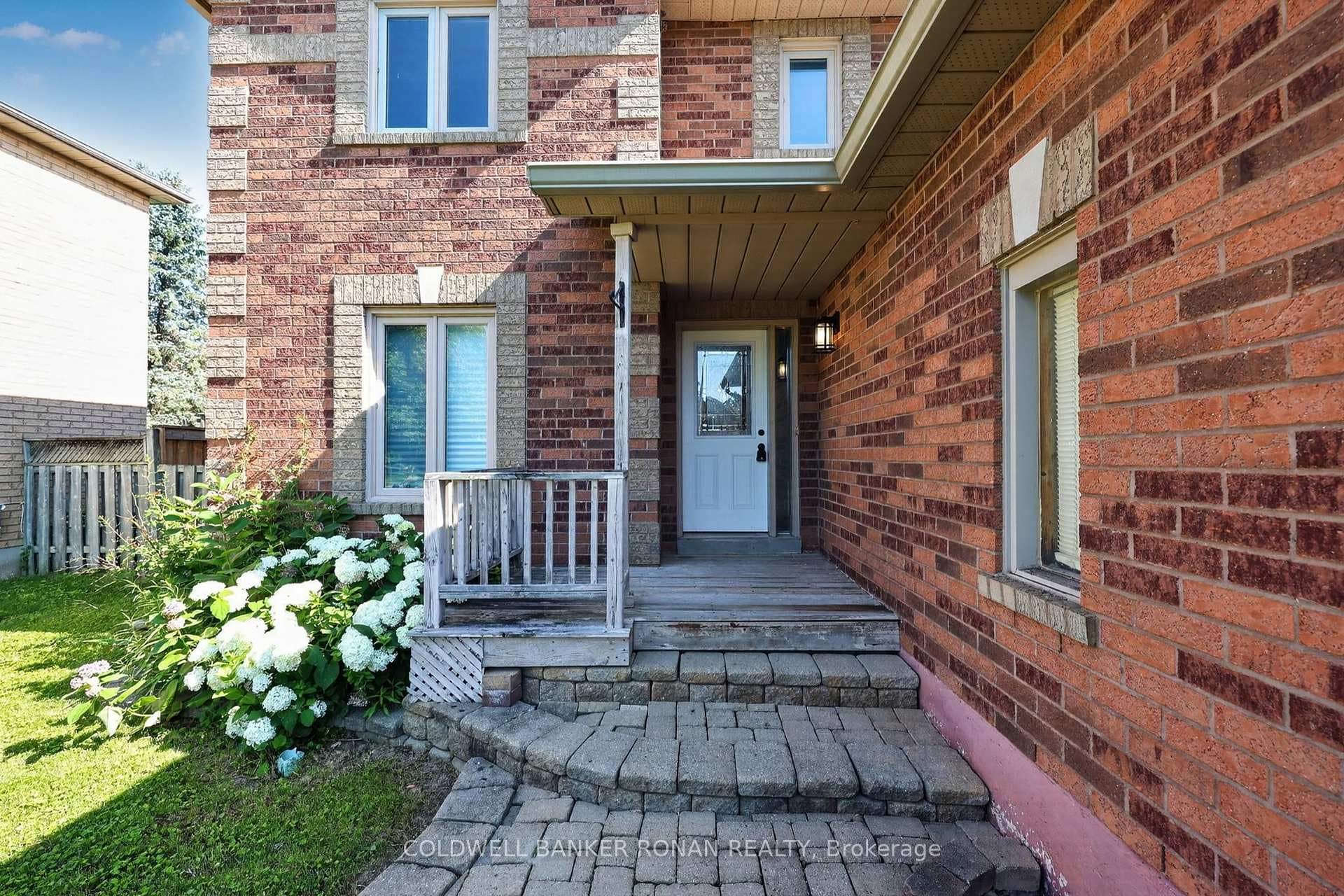 8 McCullough Avenue photo 3