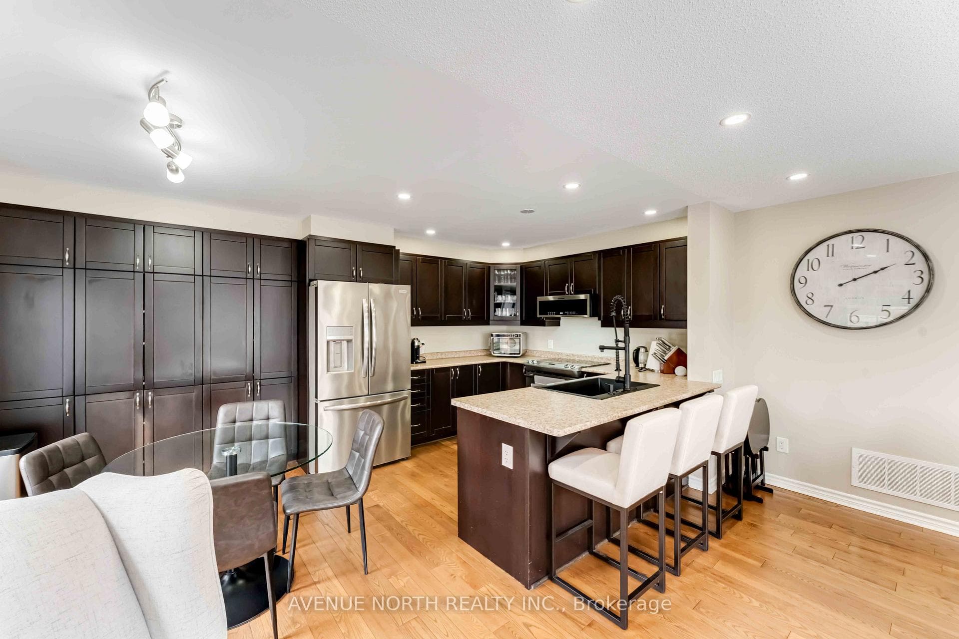 152 Eclipse Crescent photo 12