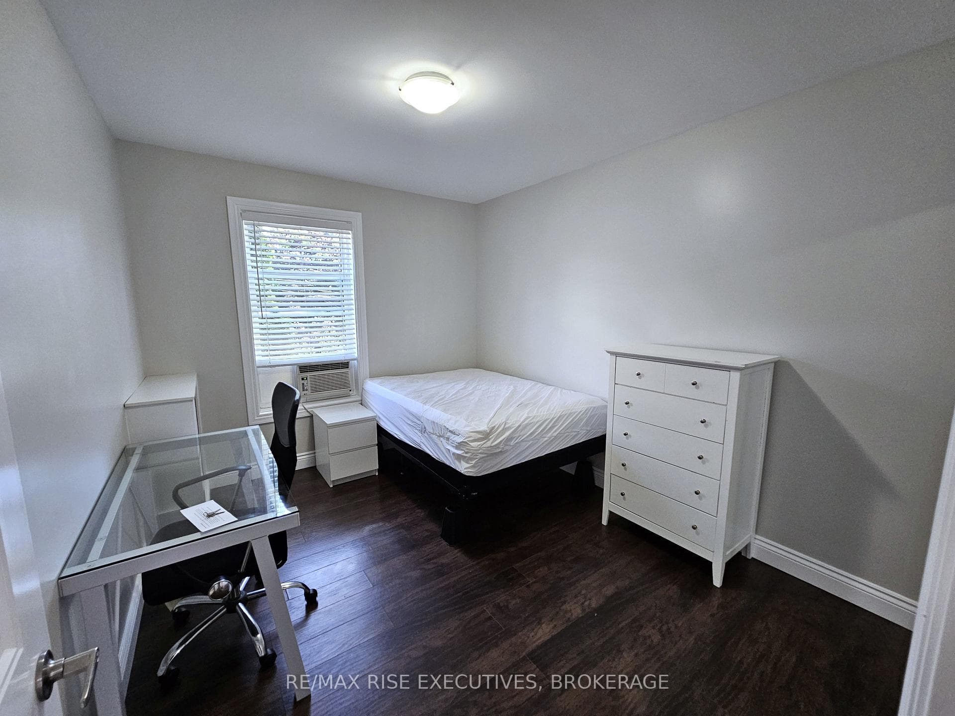 524 Frontenac Street photo 23