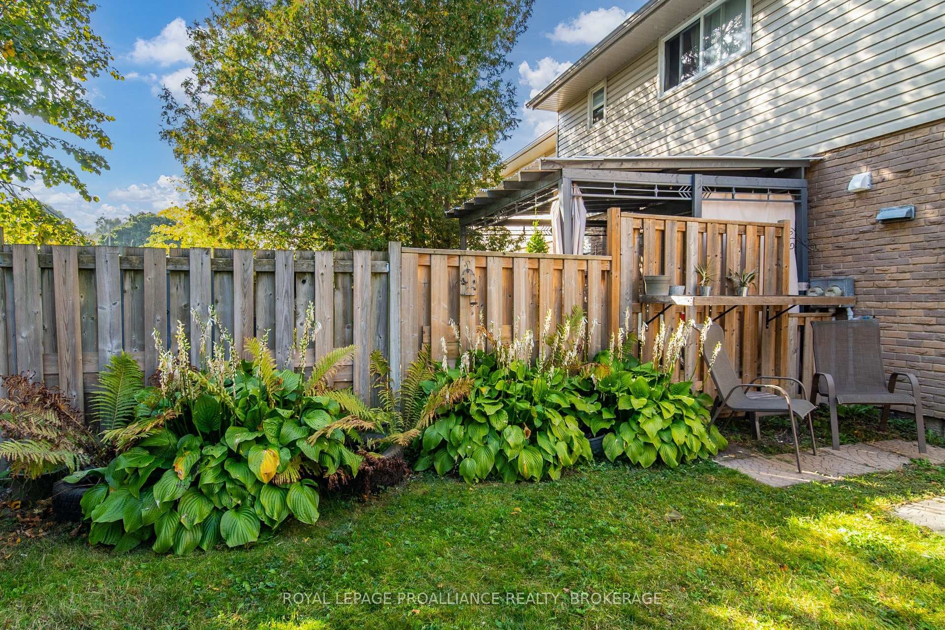 16 Rosemund Crescent photo 41