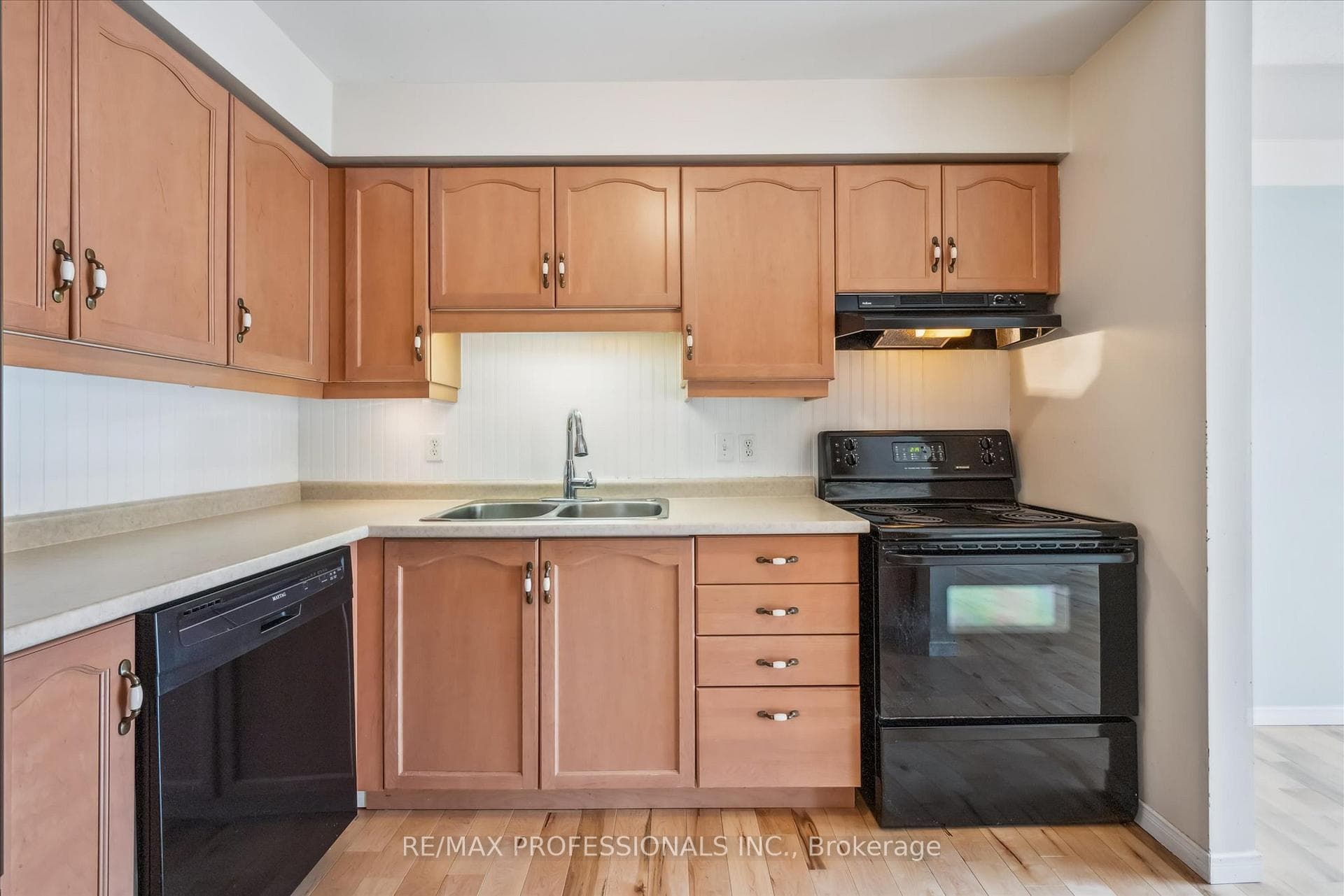 165 Silurian Drive photo 11