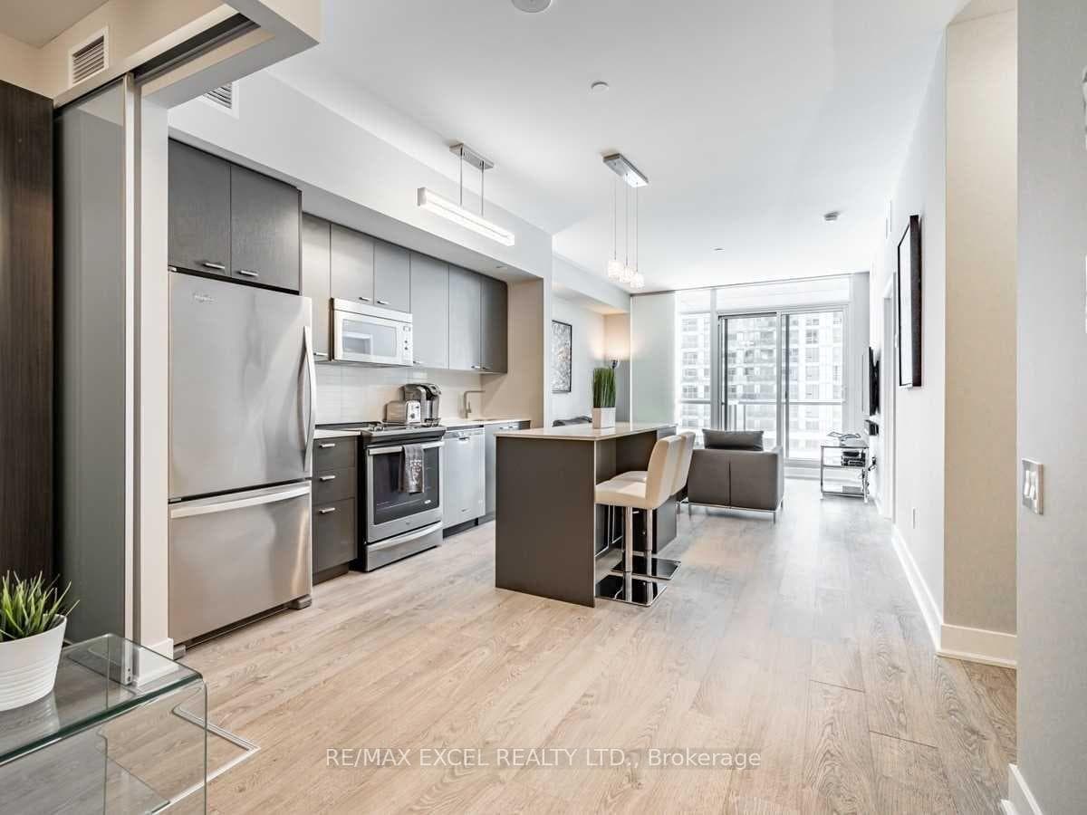 30 Roehampton Avenue Unit 619 photo 8