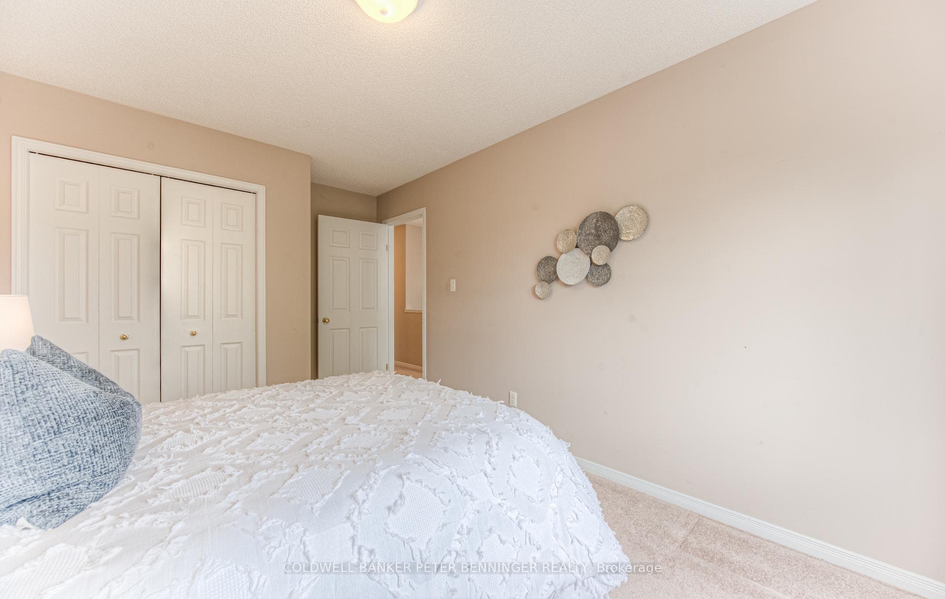 531 Commonwealth Crescent photo 15