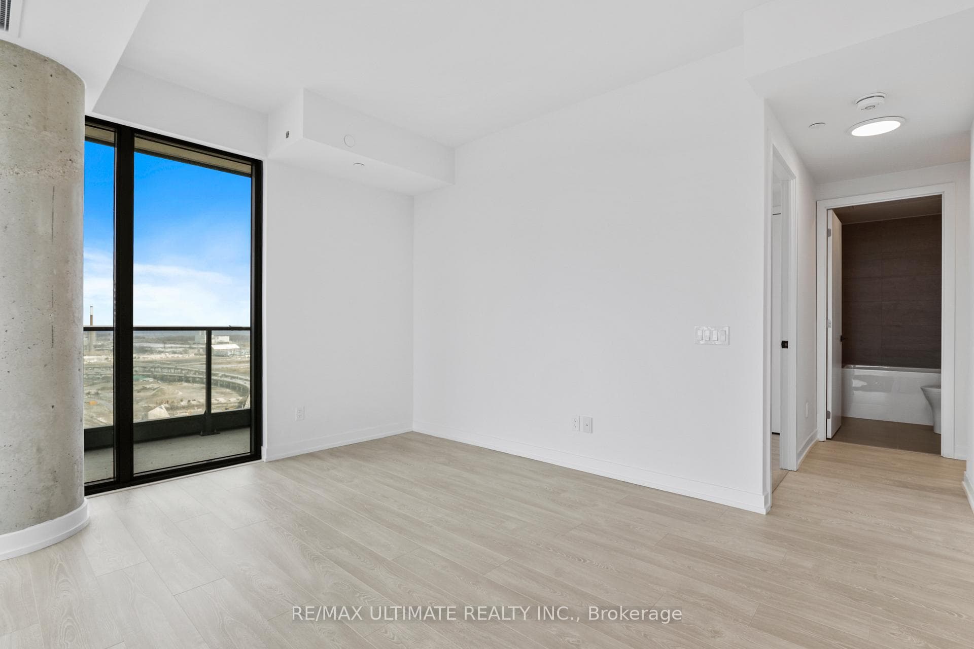 35 Parliament Avenue Unit 3011 photo 4