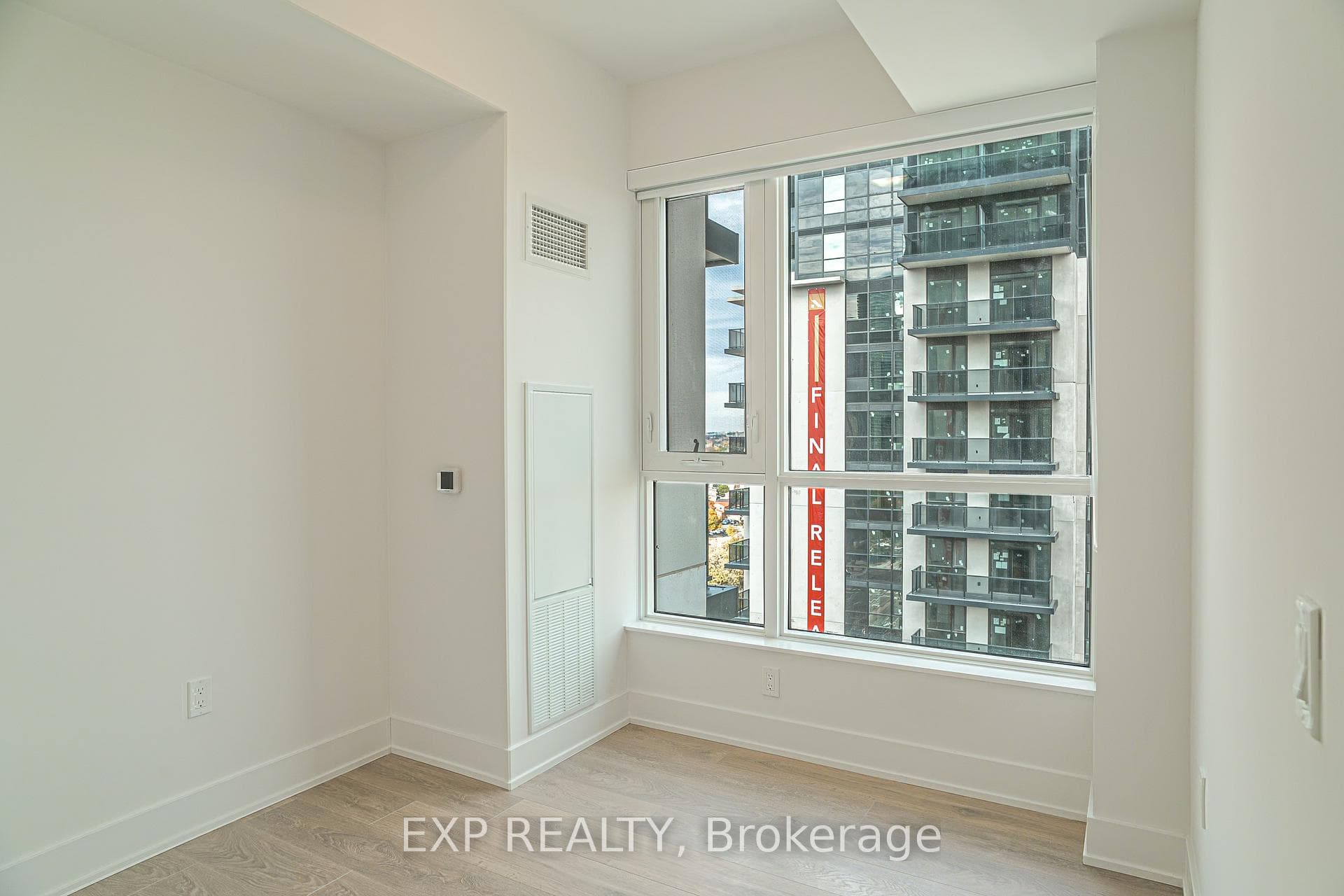 202 Burnhamthorpe Road Unit 1409 photo 14
