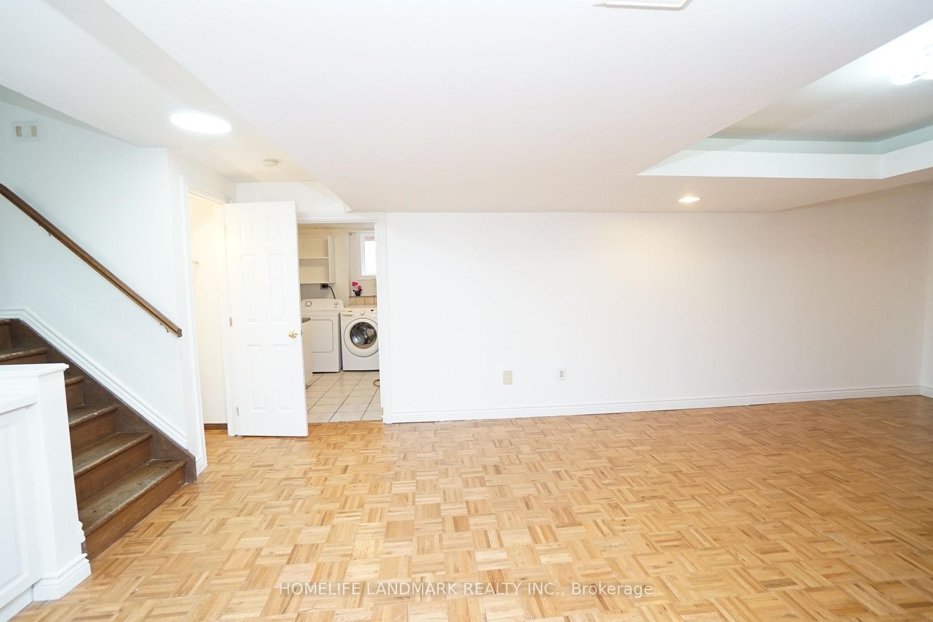 594 Queen Victoria Drive Unit Gound & Bsmt photo 26
