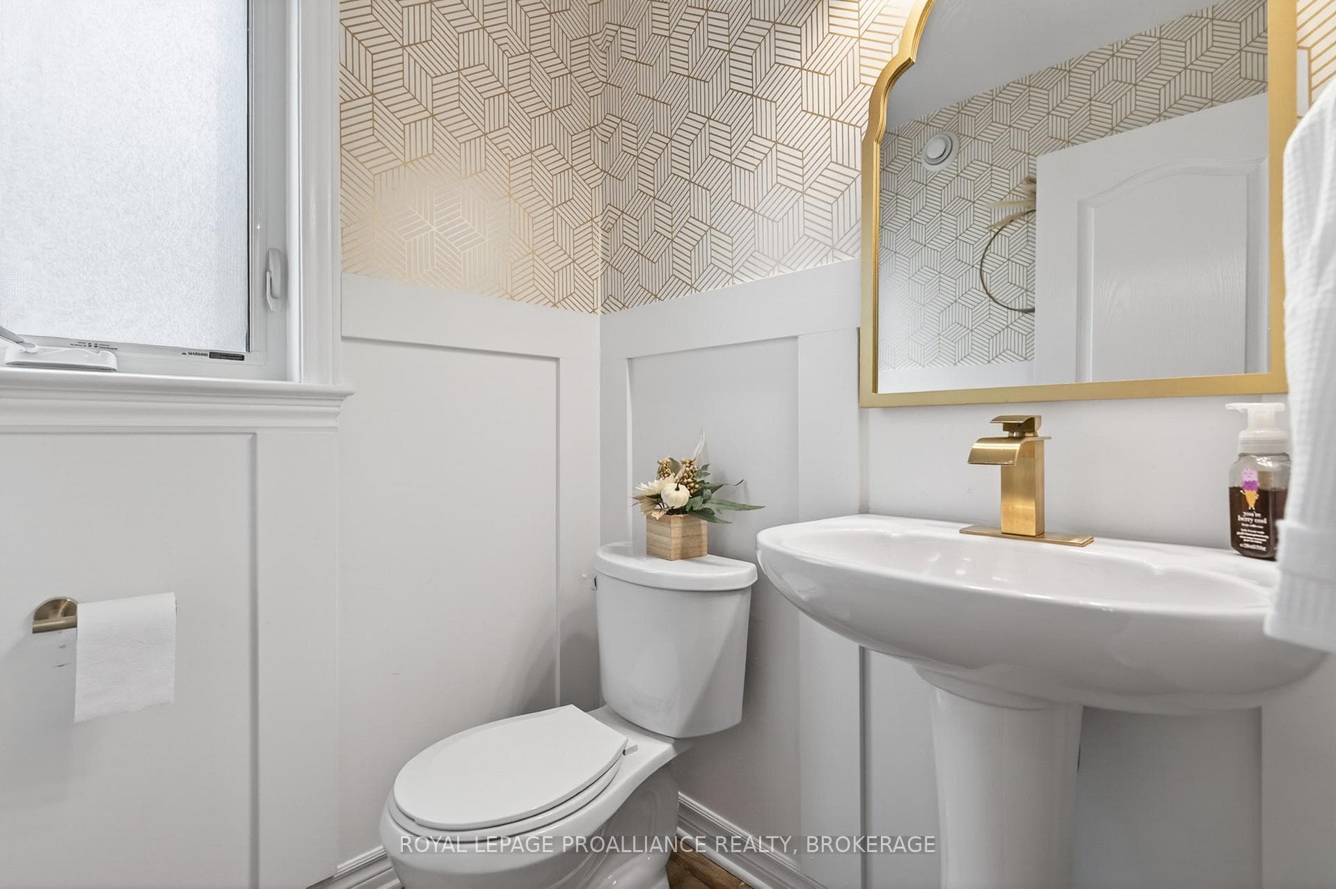 1153 Escala Crescent photo 4